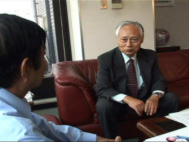 対談する野口社長と、元・産学官連携コーディネーター壹岐正弘